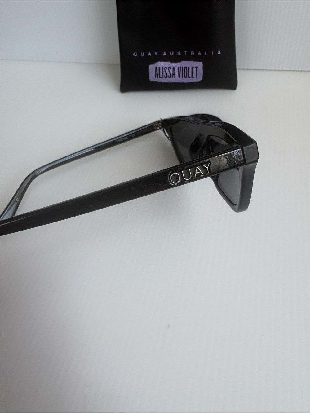Quay Australia Alissa Violet Black cat eye Sunglasses NWT - Picture 4 of 8